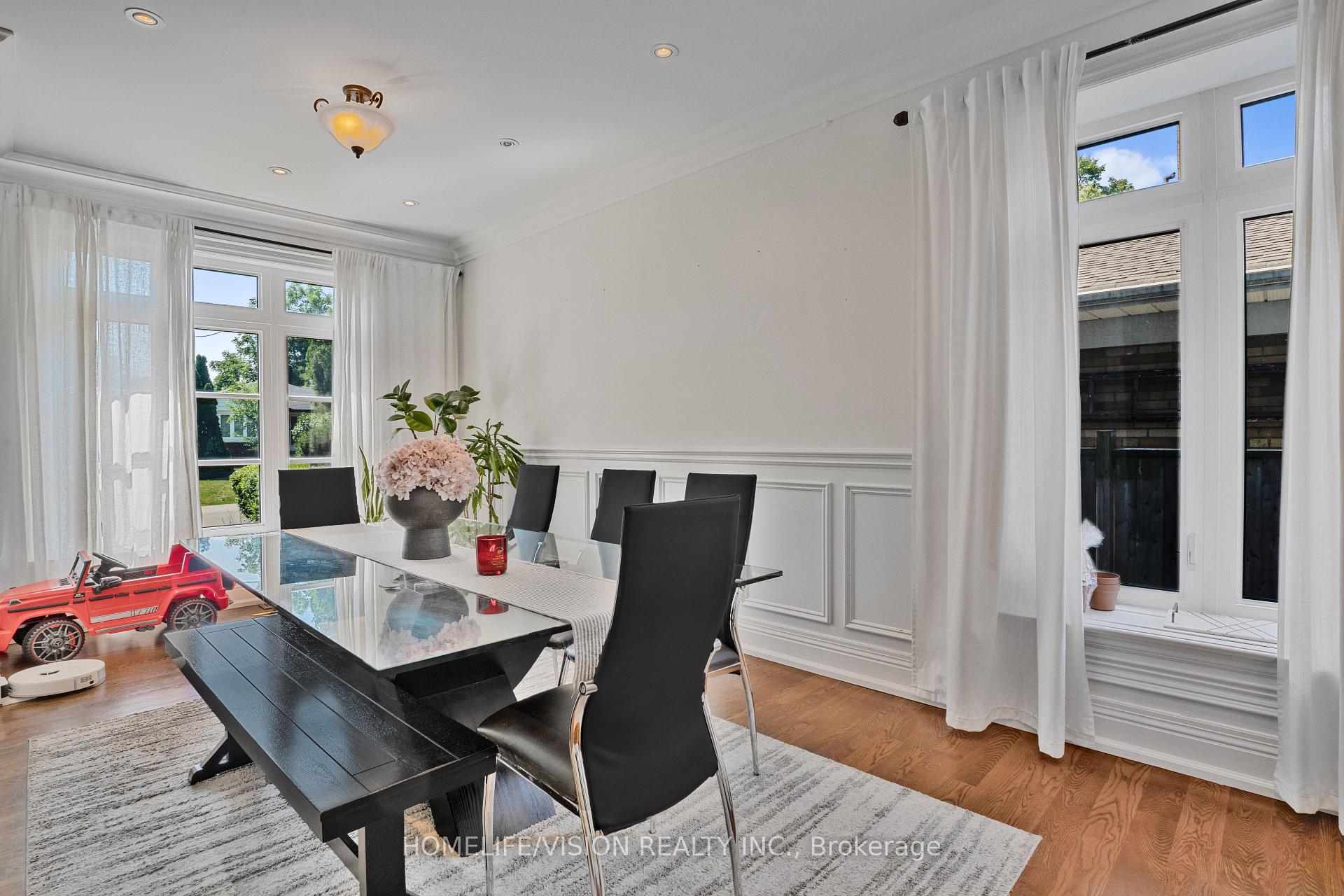 Photo 36 of 80 North Heights Road, Etobicoke, Princess-Rosethorn — HOMEH