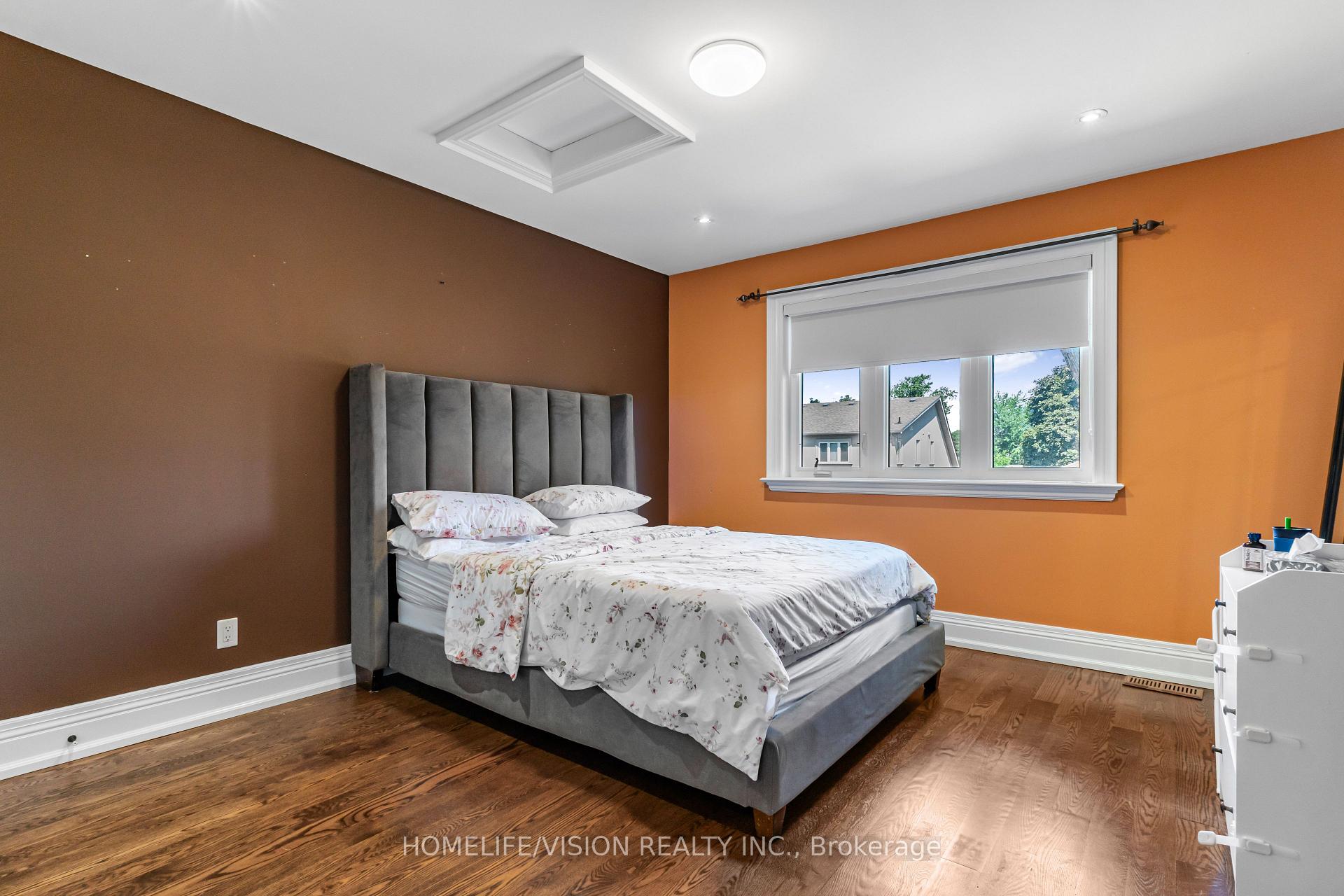 Photo 38 of 80 North Heights Road, Etobicoke, Princess-Rosethorn — HOMEH