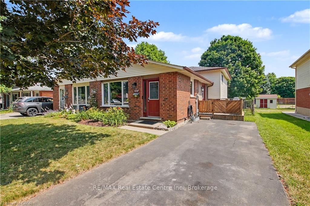 Photo 1 of 484B Red Fox Drive, Waterloo, Colonial Acres — HOMEH