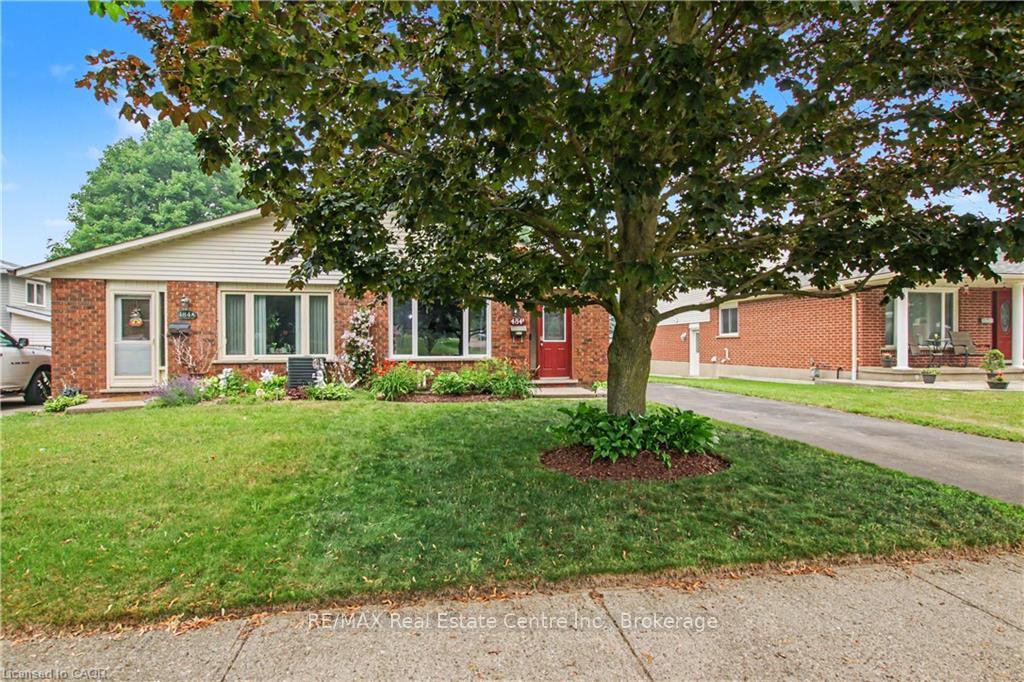 Photo 2 of 484B Red Fox Drive, Waterloo, Colonial Acres — HOMEH