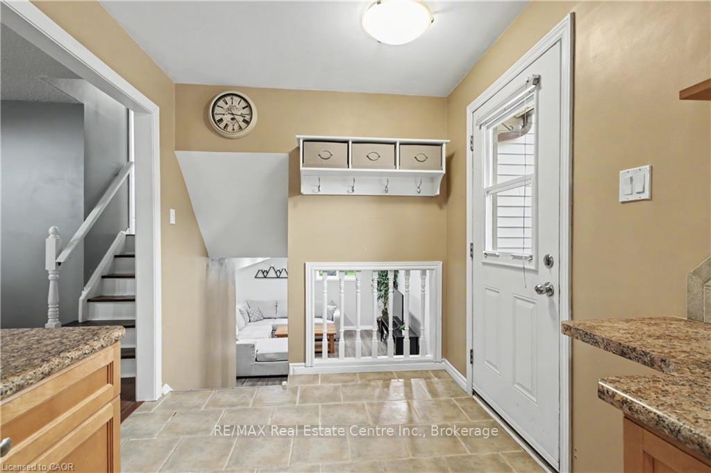 Photo 6 of 484B Red Fox Drive, Waterloo, Colonial Acres — HOMEH