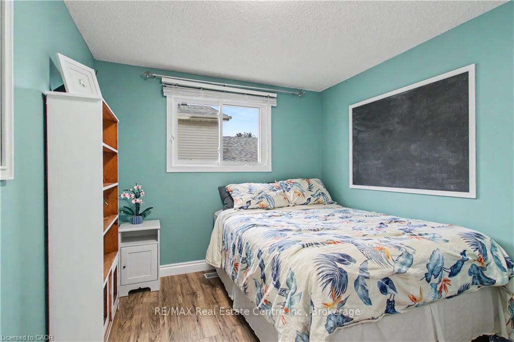 Photo 13 of 484B Red Fox Drive, Waterloo, Colonial Acres — HOMEH