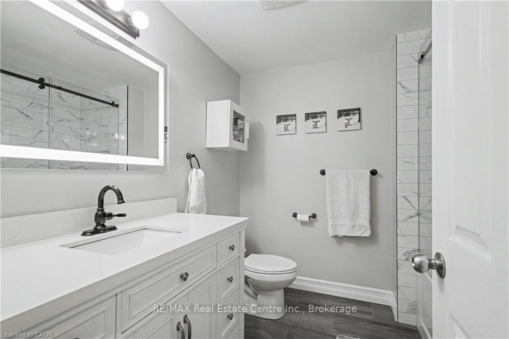 Photo 14 of 484B Red Fox Drive, Waterloo, Colonial Acres — HOMEH