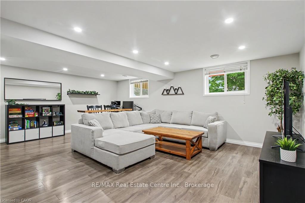Photo 18 of 484B Red Fox Drive, Waterloo, Colonial Acres — HOMEH