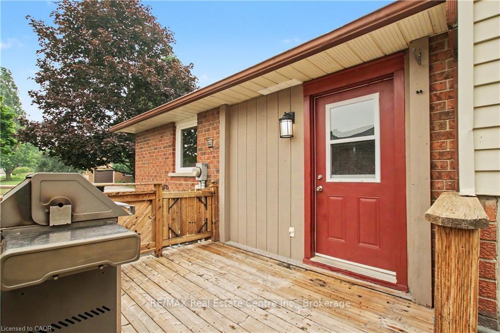Photo 23 of 484B Red Fox Drive, Waterloo, Colonial Acres — HOMEH