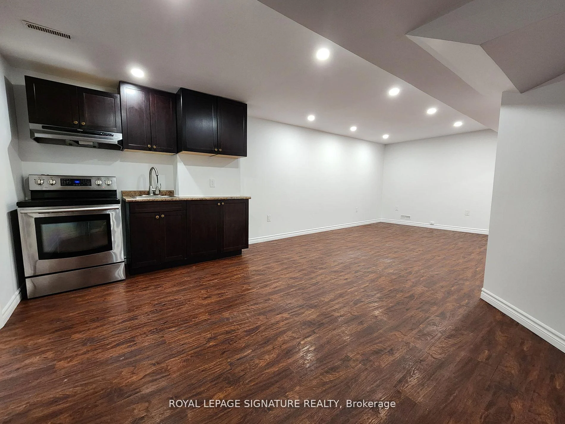 Photo 15 of Unit Bsmt, 148 Tamarac Trail, Aurora, Aurora Highlands — HOMEH
