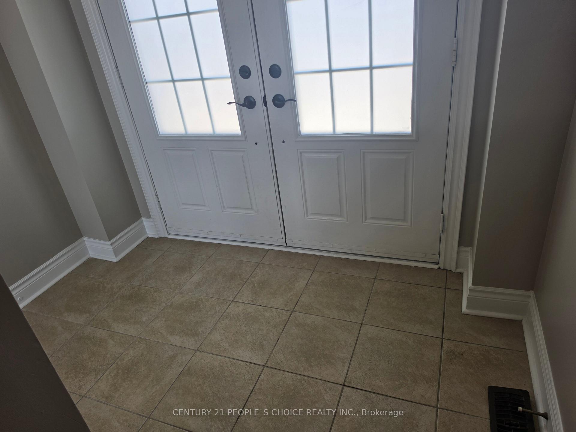 Photo 4 of Unit 3, 320 Ravineview Drive, Vaughan, Rural Vaughan — HOMEH