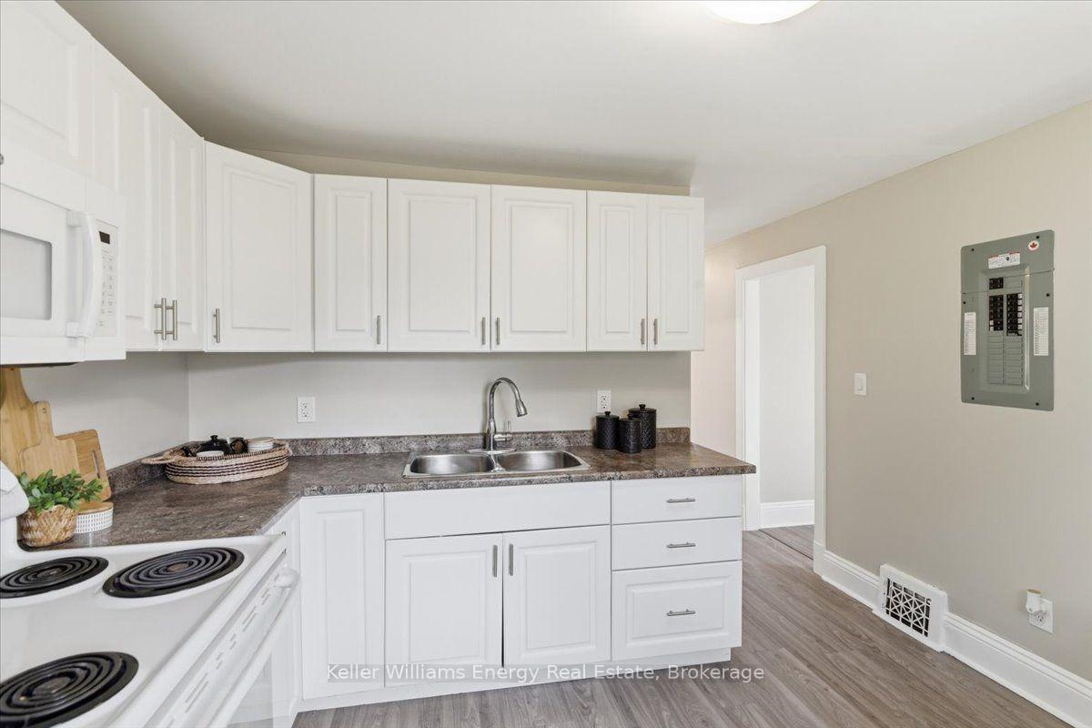 Photo 13 of 108 Division Street, Oshawa, O'Neill — HOMEH