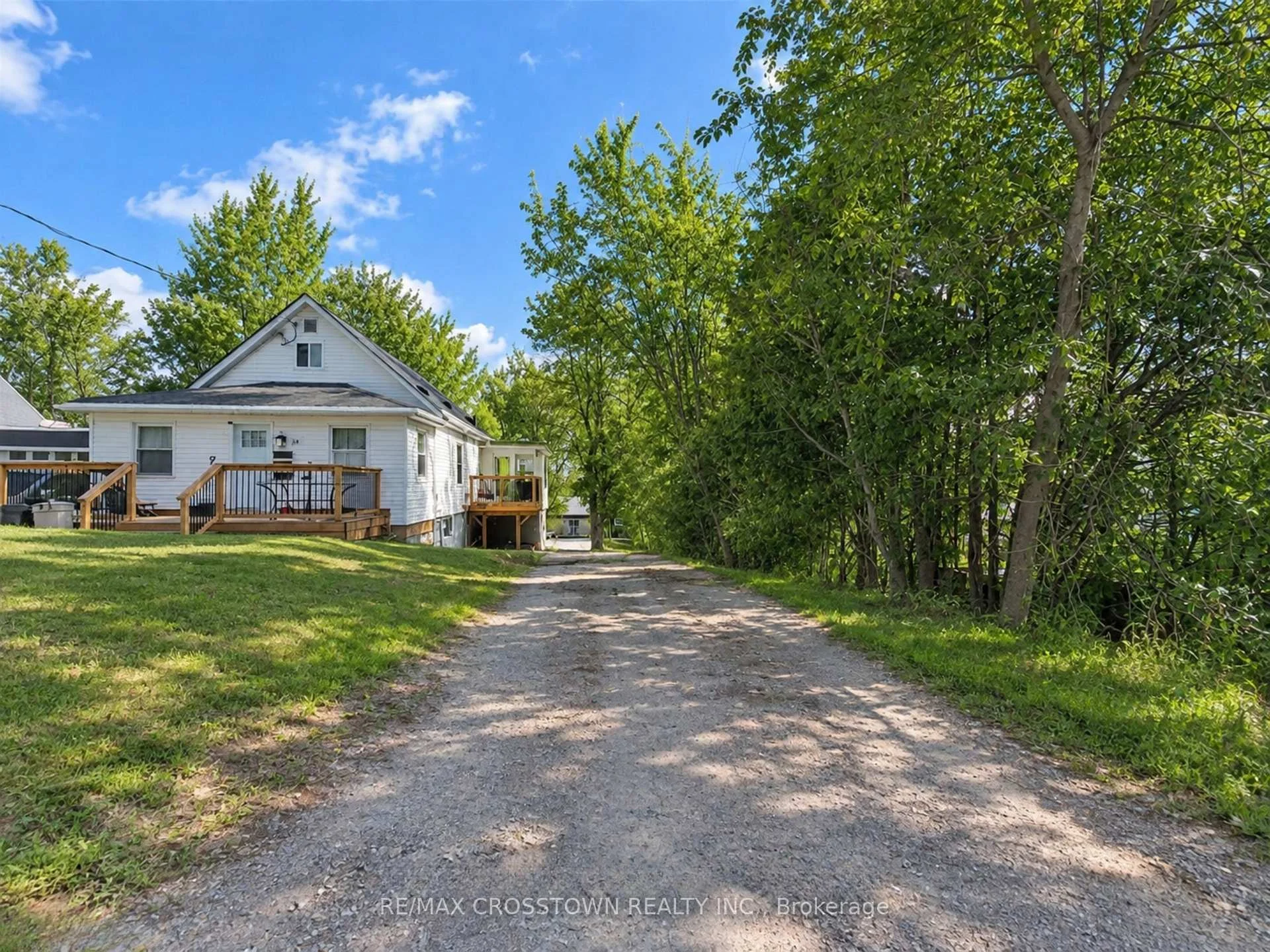 Photo 3 of 64 Bleeker Street, Orillia — HOMEH