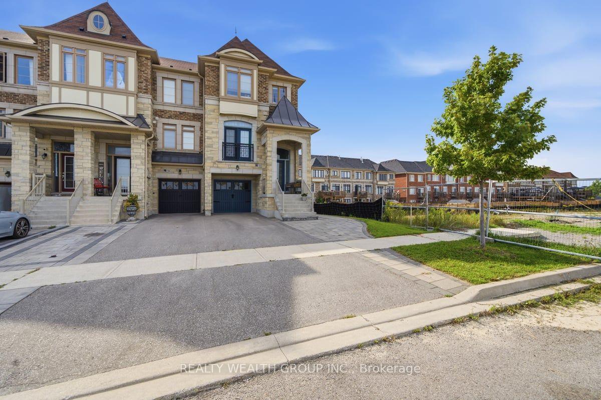 Photo 3 of 122 Dundonnell Place, Vaughan, Vellore Village — HOMEH