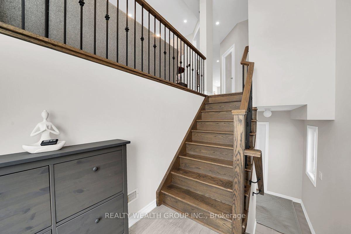 Photo 5 of 122 Dundonnell Place, Vaughan, Vellore Village — HOMEH