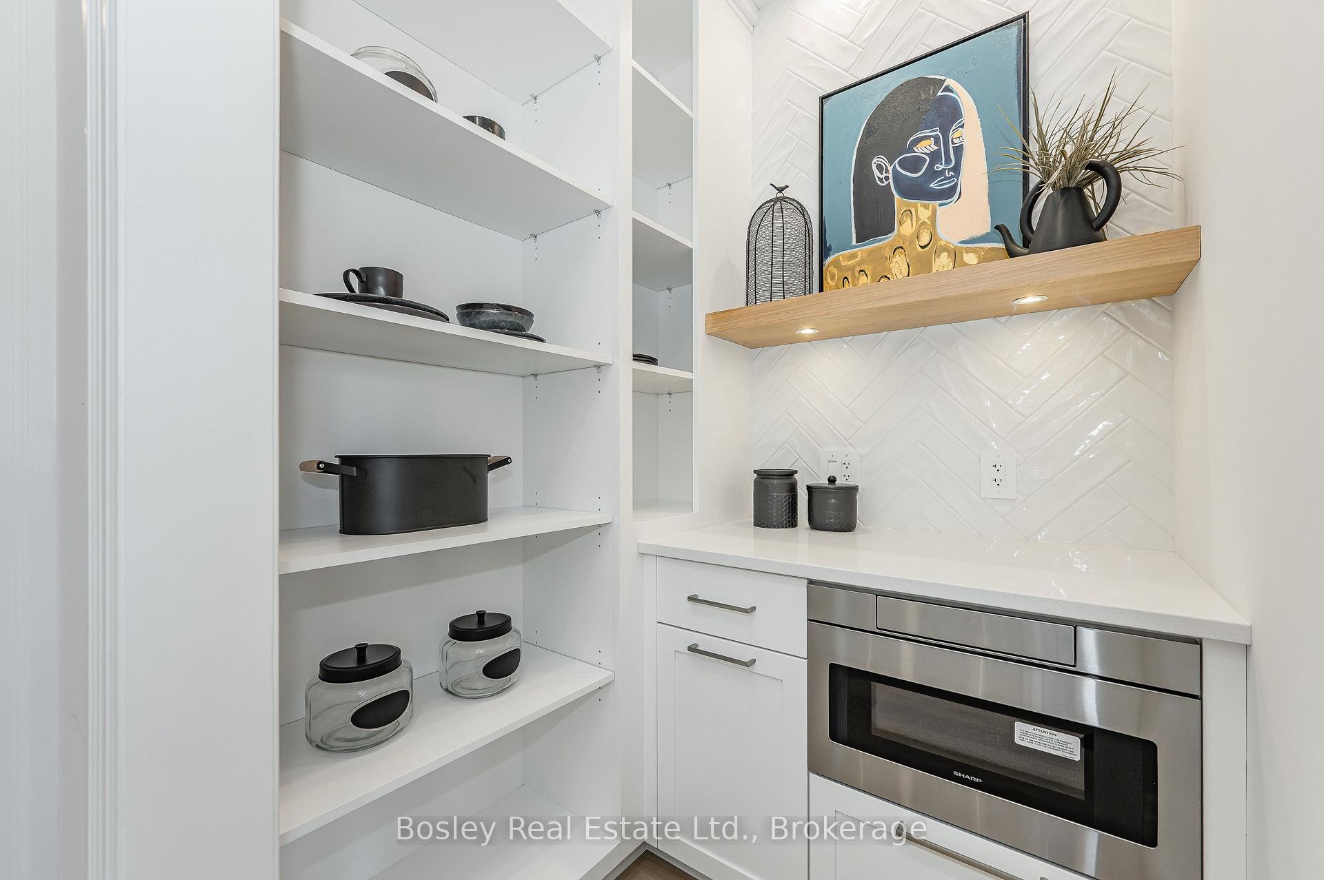 Photo 13 of 10 Inverhill Avenue, Centre Wellington, Rural Centre Wellington West — HOMEH