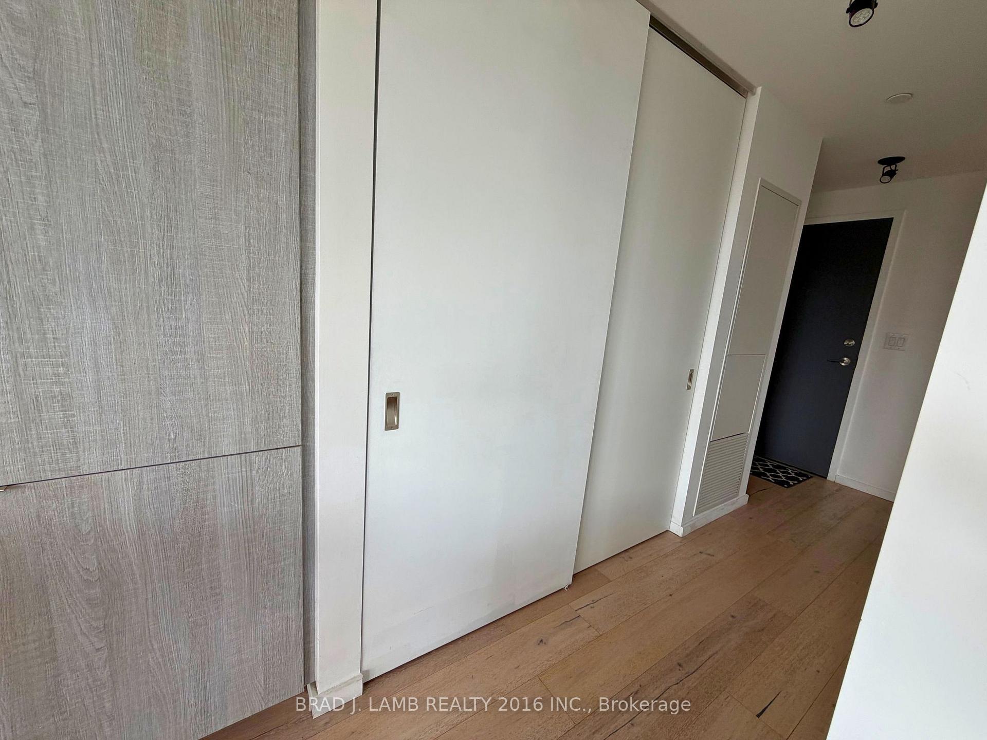 Photo 3 of Unit 604, 21 Lawren Harris Square, Toronto, Moss Park — HOMEH
