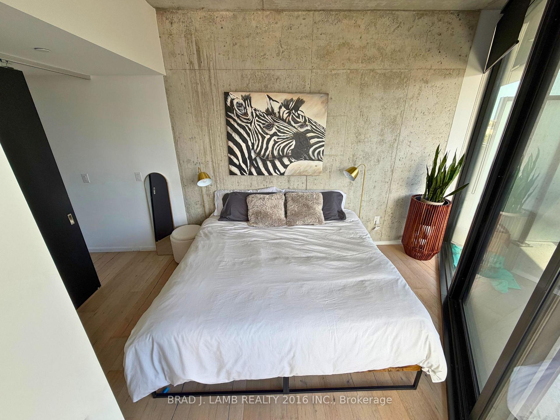 Photo 7 of Unit 604, 21 Lawren Harris Square, Toronto, Moss Park — HOMEH
