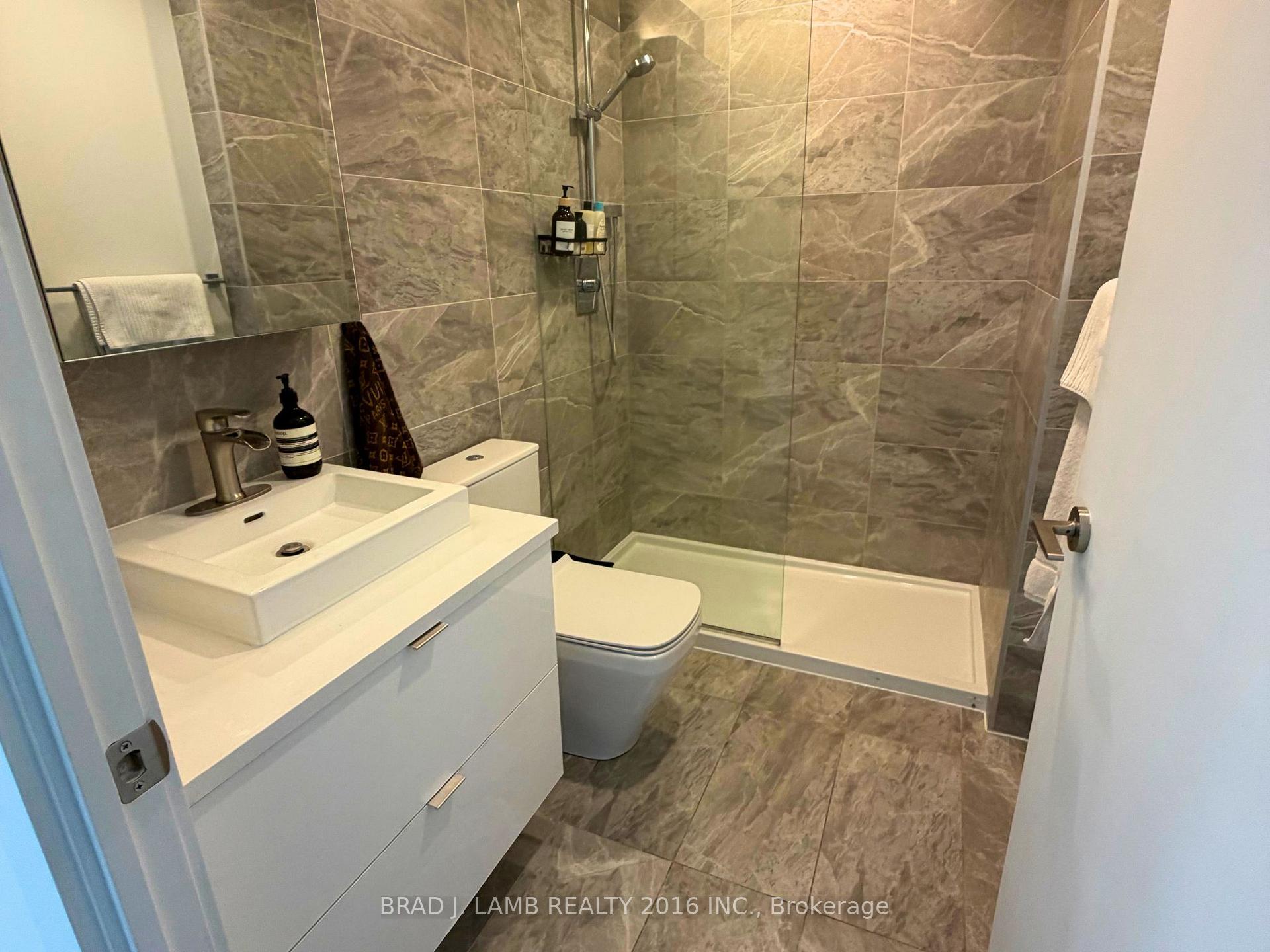 Photo 8 of Unit 604, 21 Lawren Harris Square, Toronto, Moss Park — HOMEH