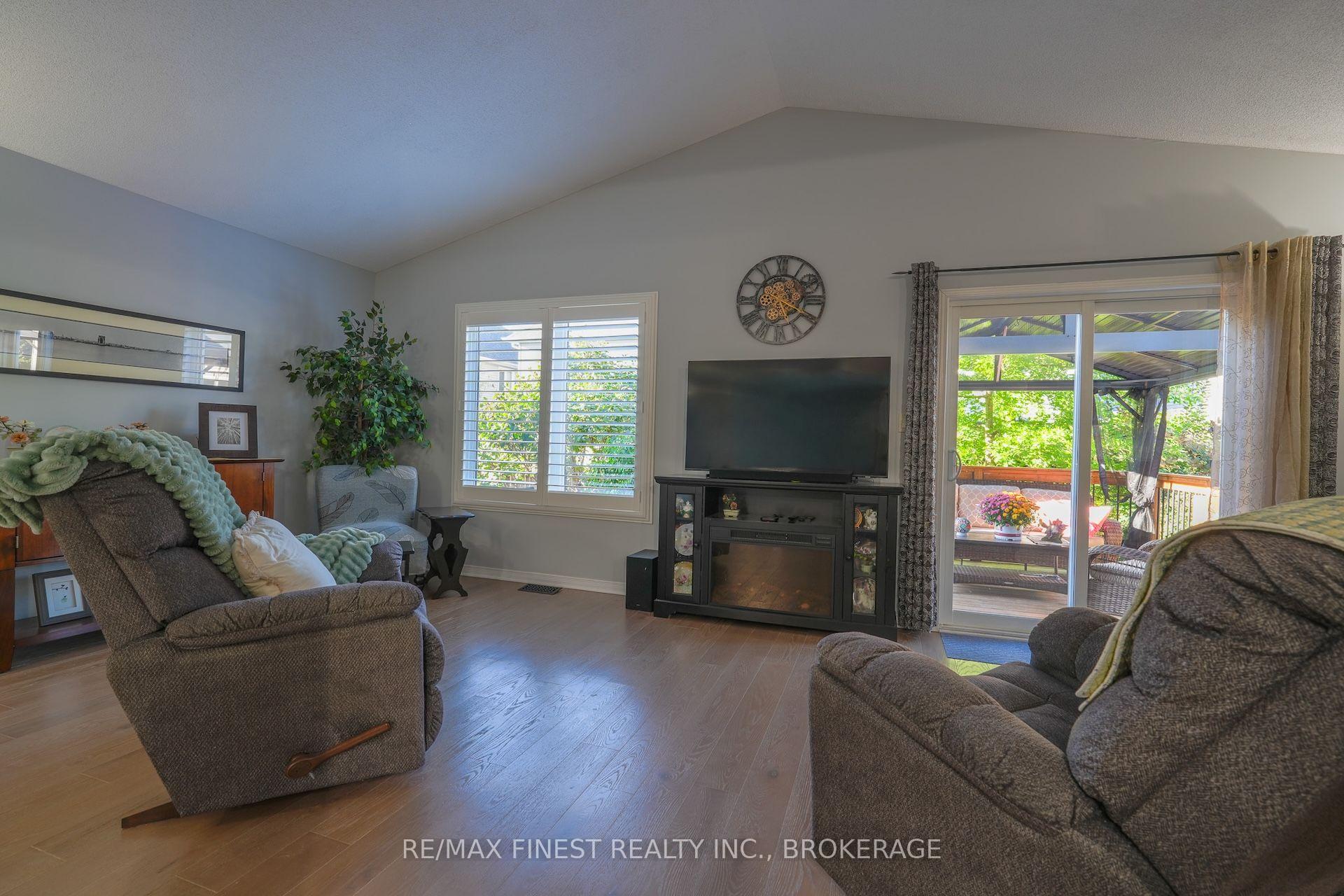 Photo 11 of 1736 Reginald Bart Drive, Kingston, Kingston East (Incl Barret Crt) — HOMEH