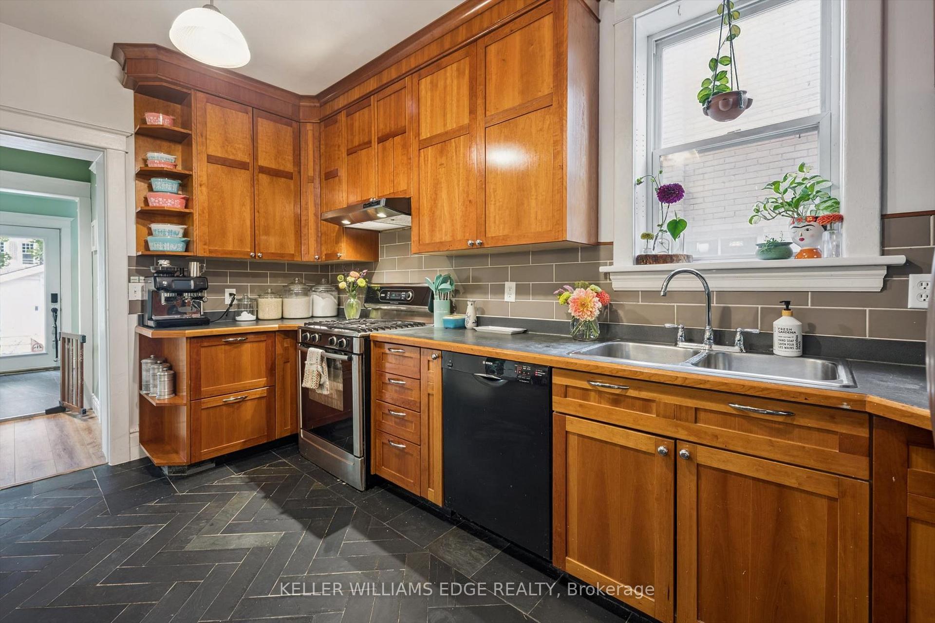 Photo 16 of 58 Balmoral Avenue N, Hamilton, Crown Point — HOMEH