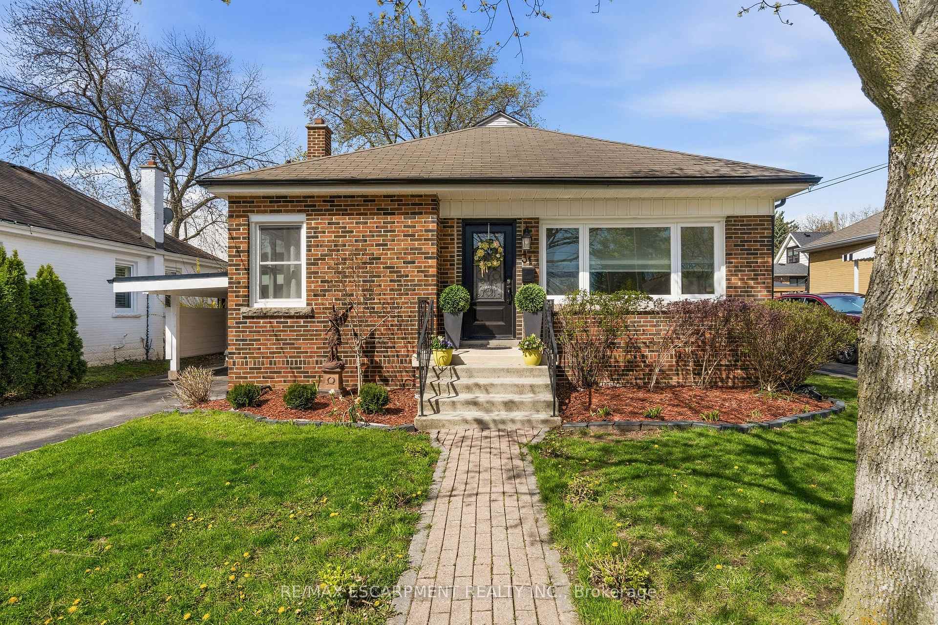 Photo 2 of 31 Cameron Avenue, Hamilton, Dundas — HOMEH