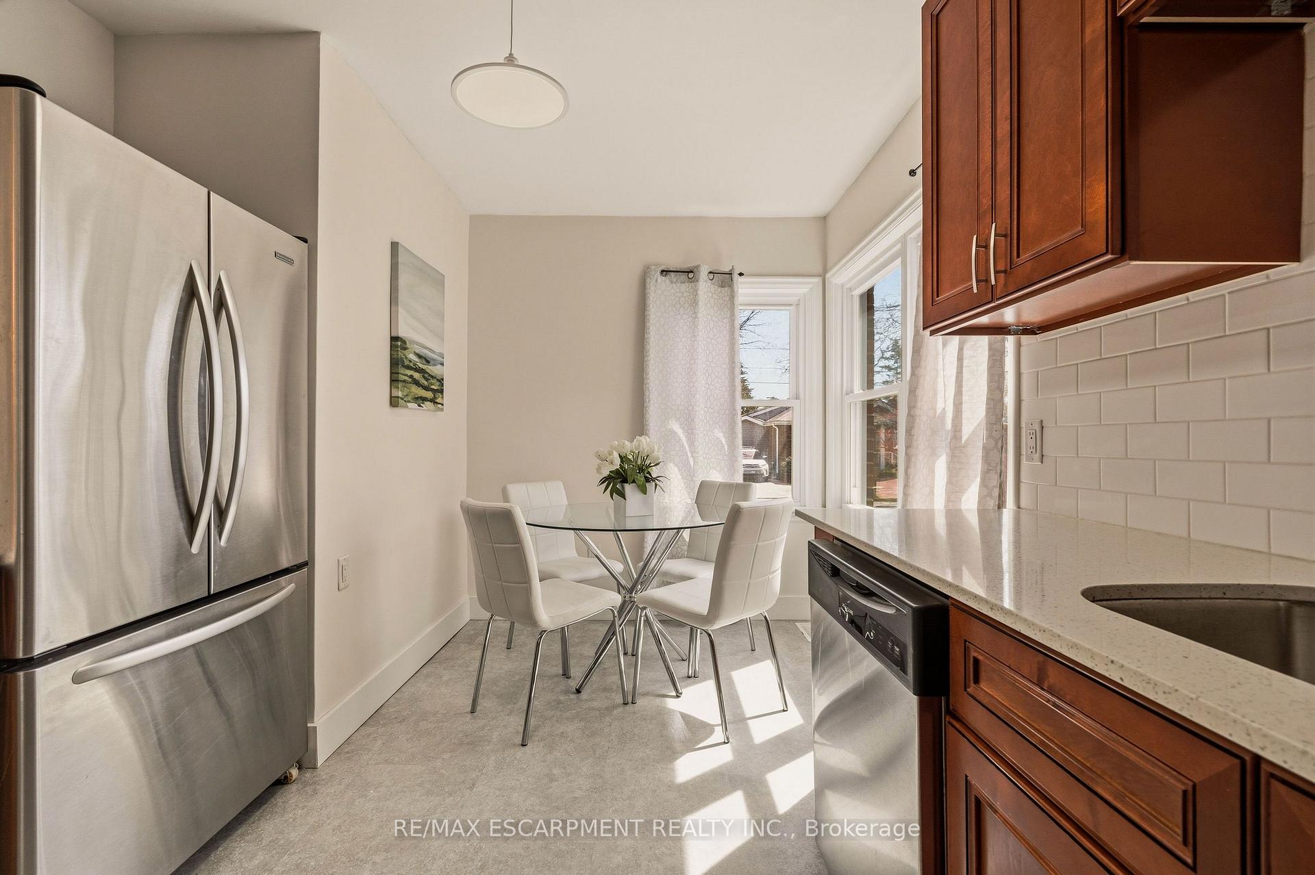 Photo 13 of 31 Cameron Avenue, Hamilton, Dundas — HOMEH