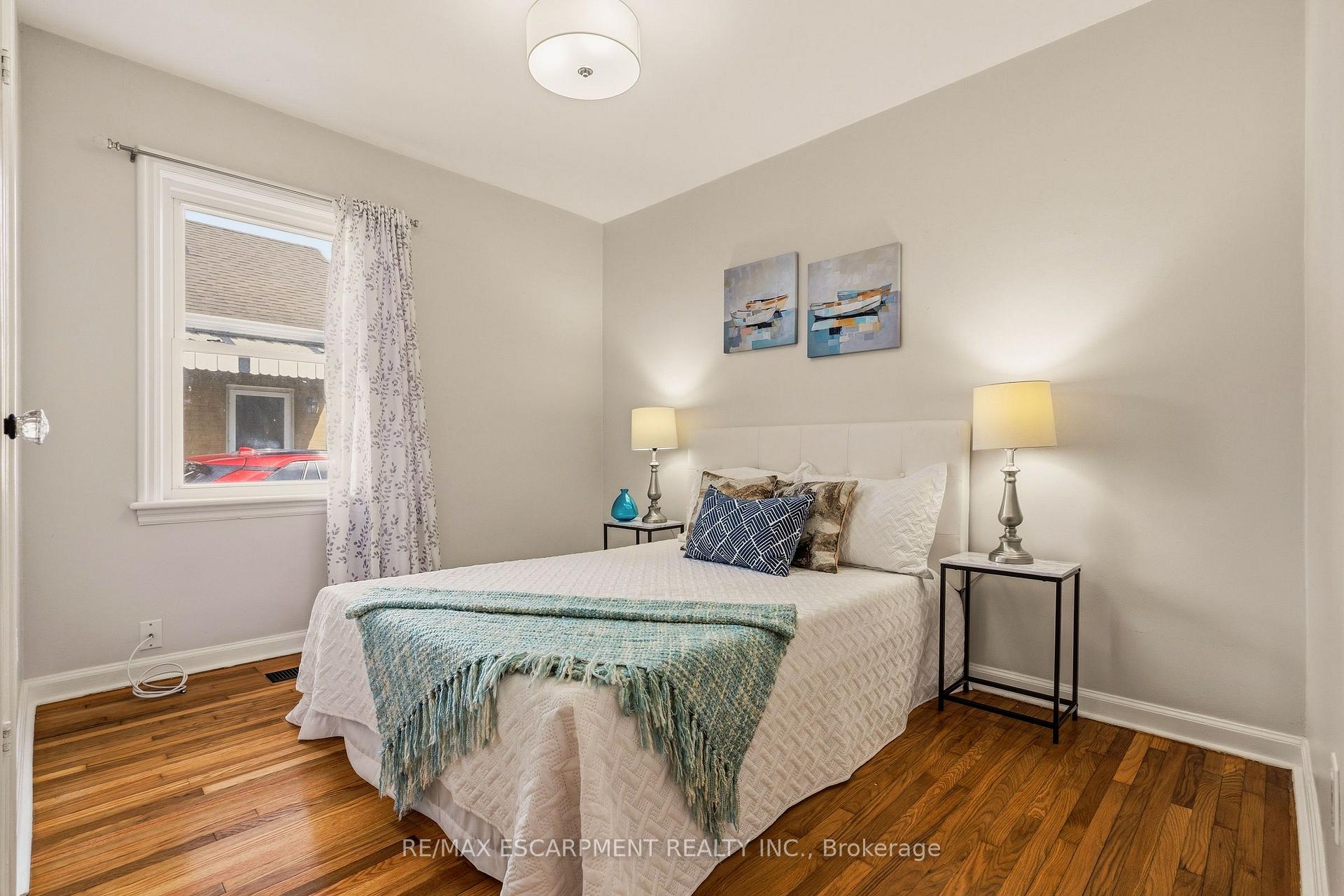 Photo 15 of 31 Cameron Avenue, Hamilton, Dundas — HOMEH