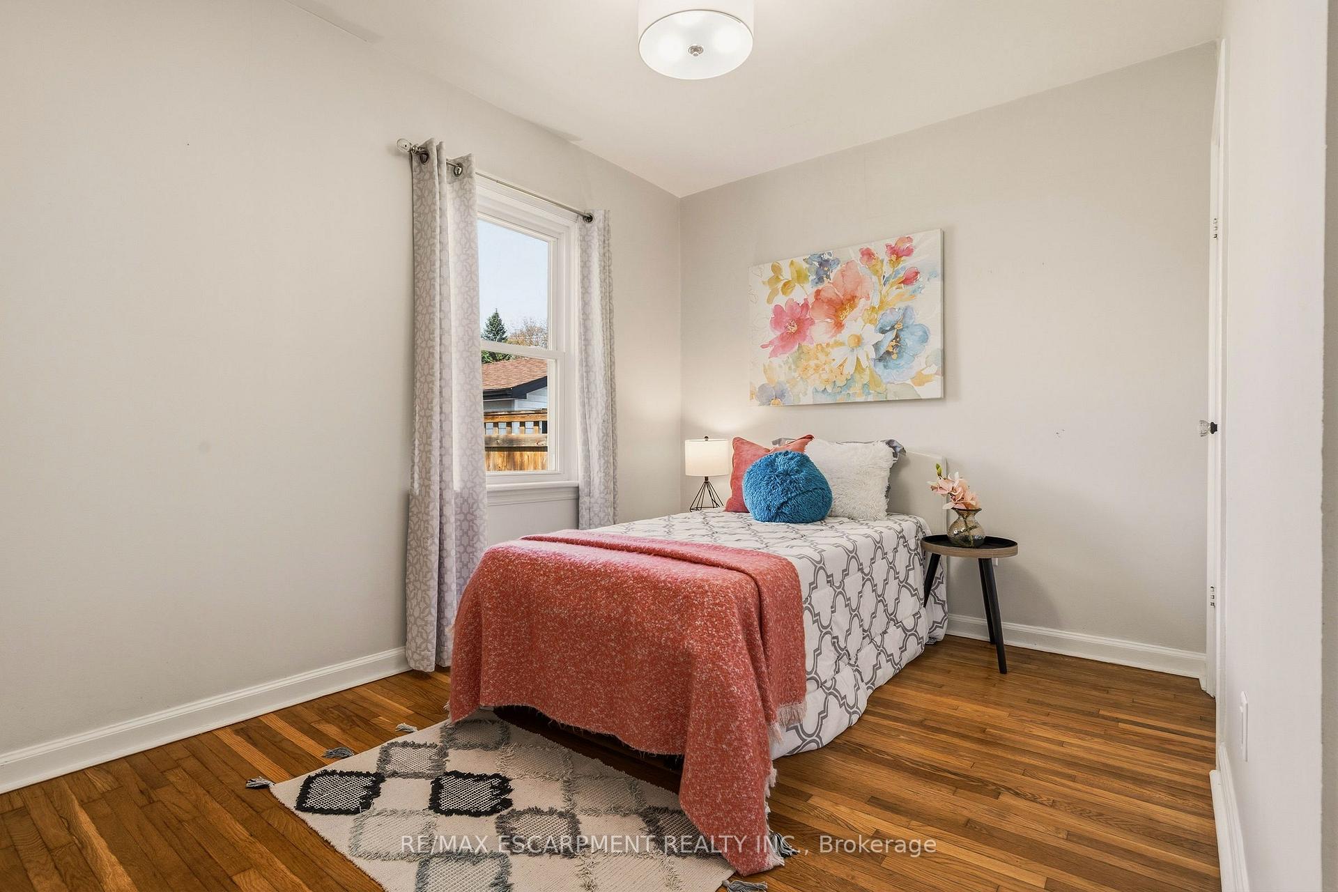 Photo 16 of 31 Cameron Avenue, Hamilton, Dundas — HOMEH