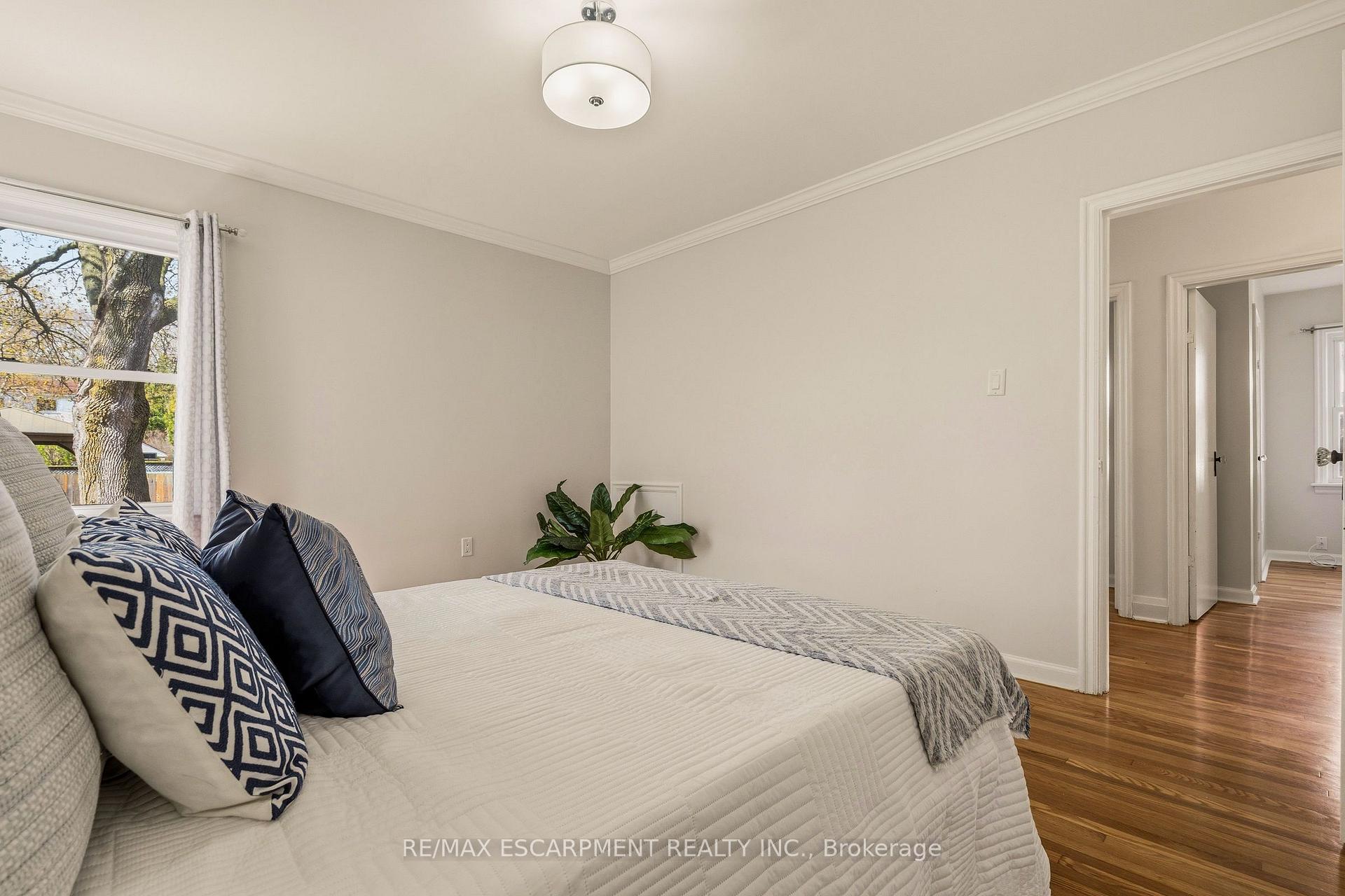 Photo 18 of 31 Cameron Avenue, Hamilton, Dundas — HOMEH