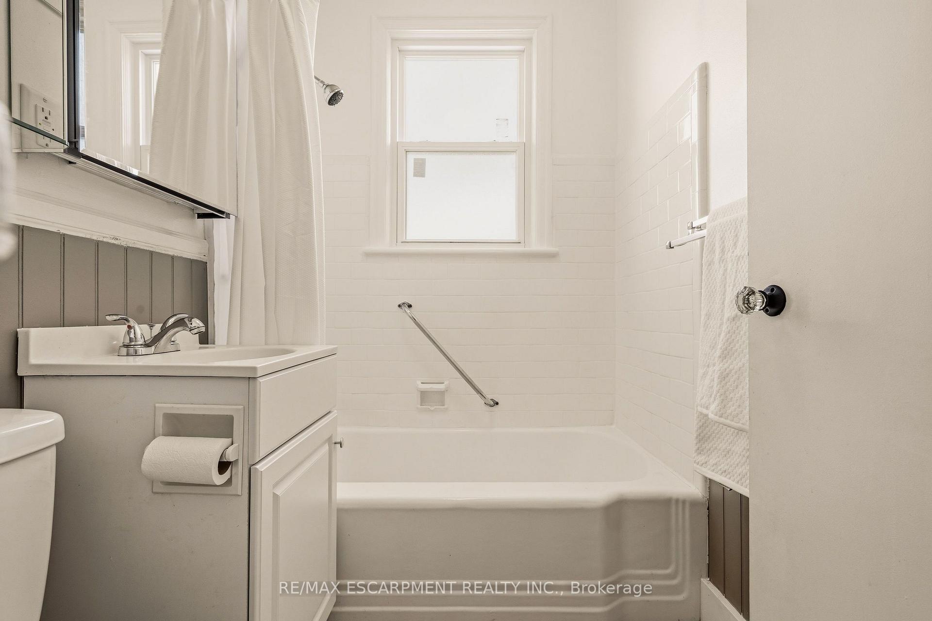Photo 19 of 31 Cameron Avenue, Hamilton, Dundas — HOMEH