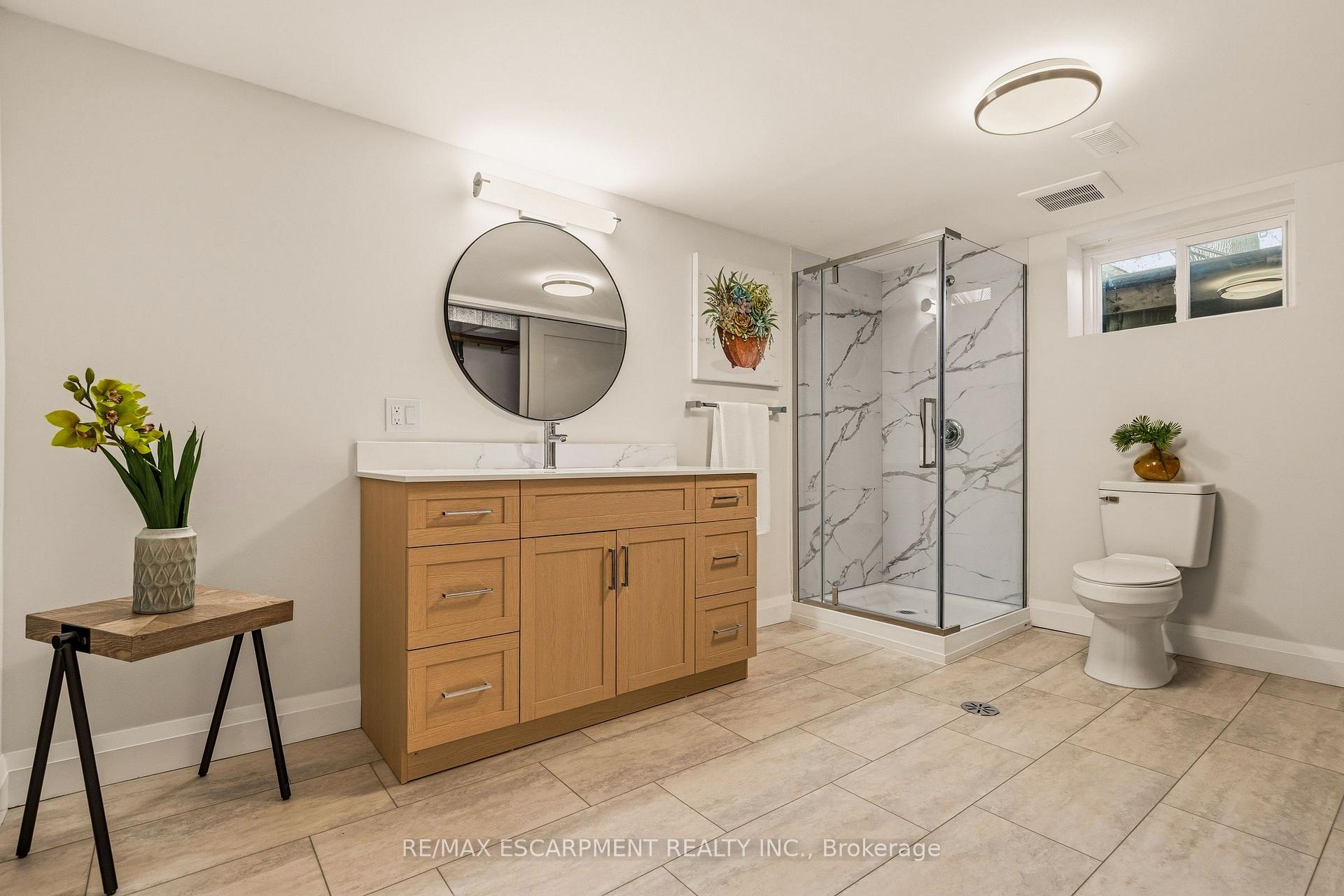 Photo 23 of 31 Cameron Avenue, Hamilton, Dundas — HOMEH