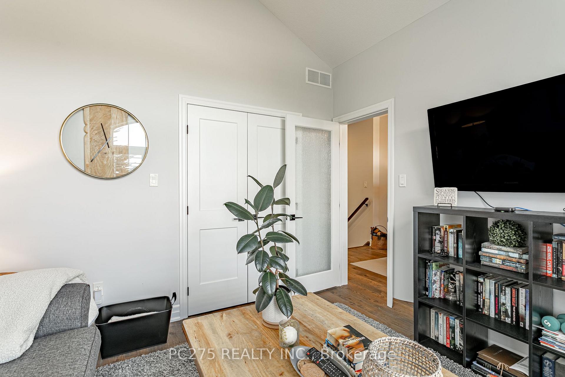 Photo 8 of 9 Foxborough Place, Thames Centre, Thorndale — HOMEH