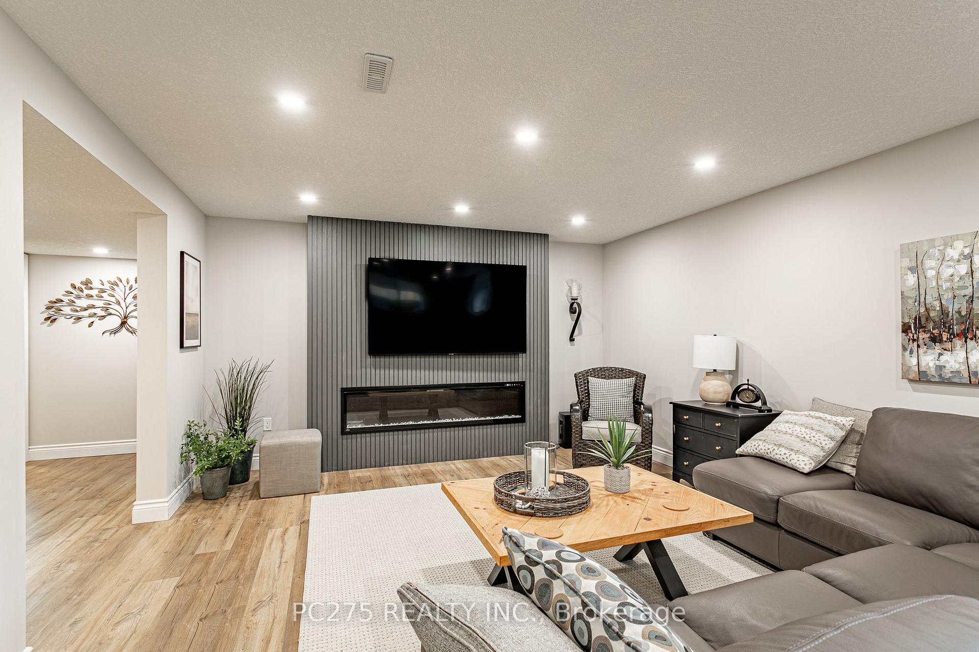 Photo 31 of 9 Foxborough Place, Thames Centre, Thorndale — HOMEH