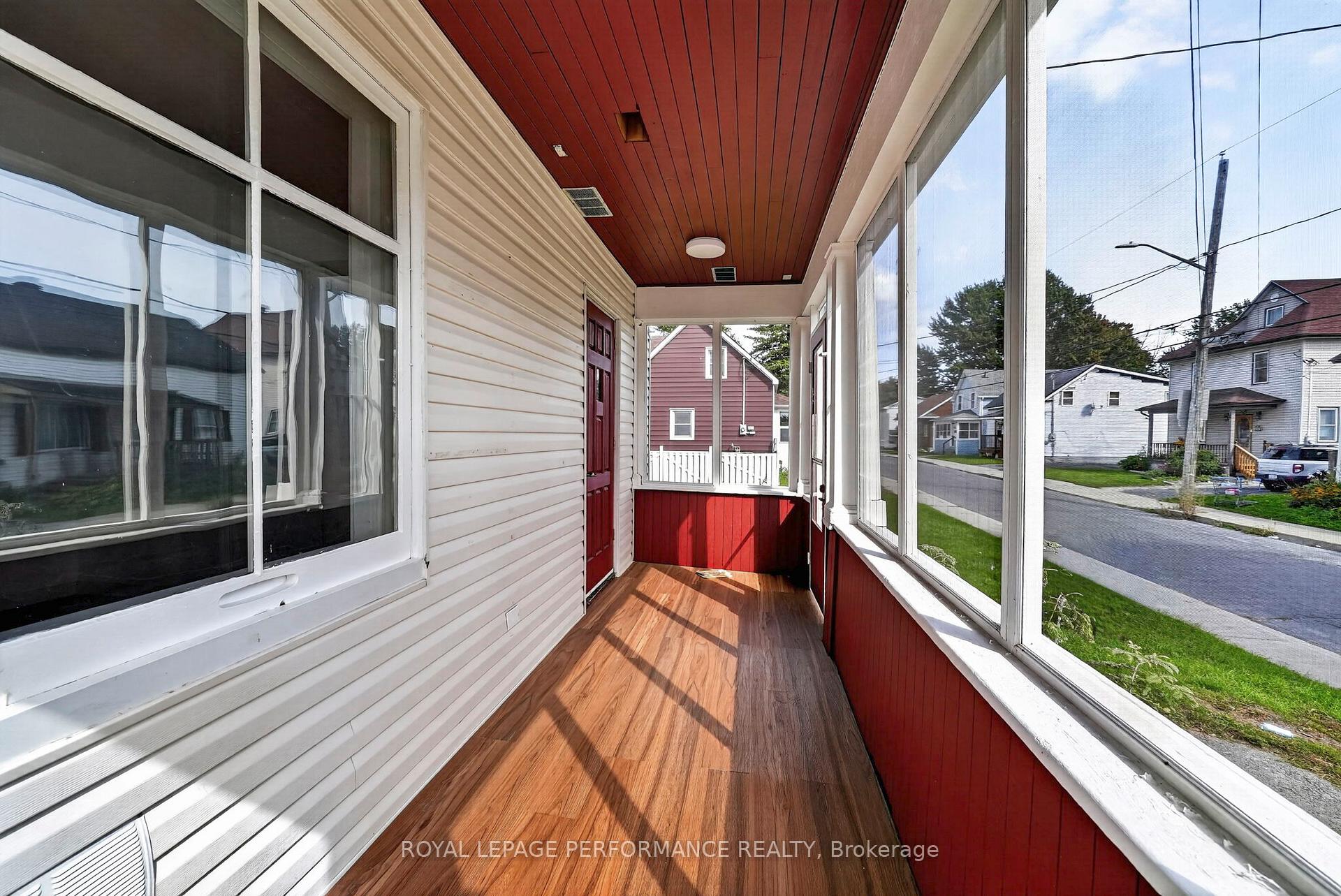 Photo 5 of 139 8th Street W, Cornwall, Cornwall — HOMEH