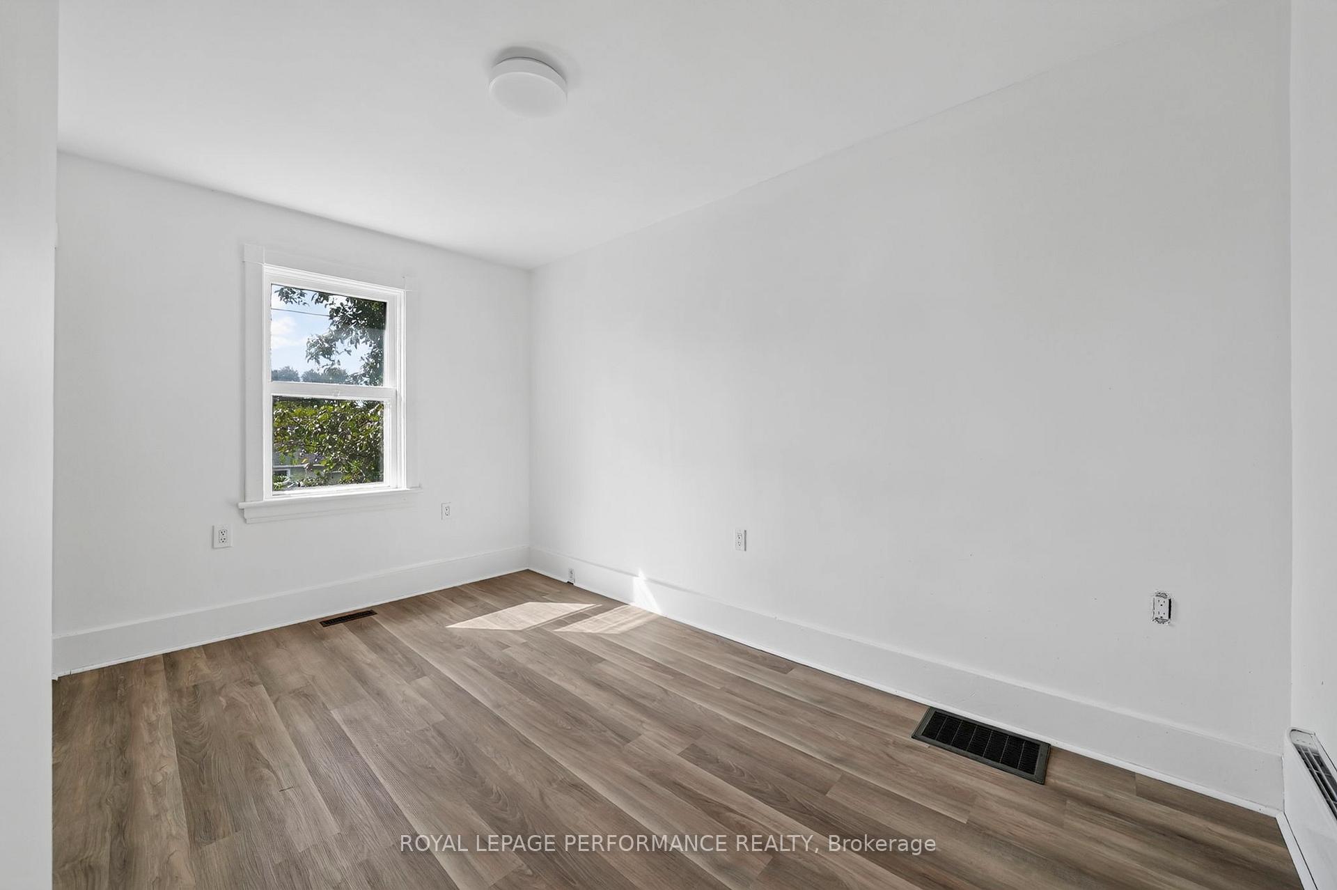 Photo 29 of 139 8th Street W, Cornwall, Cornwall — HOMEH