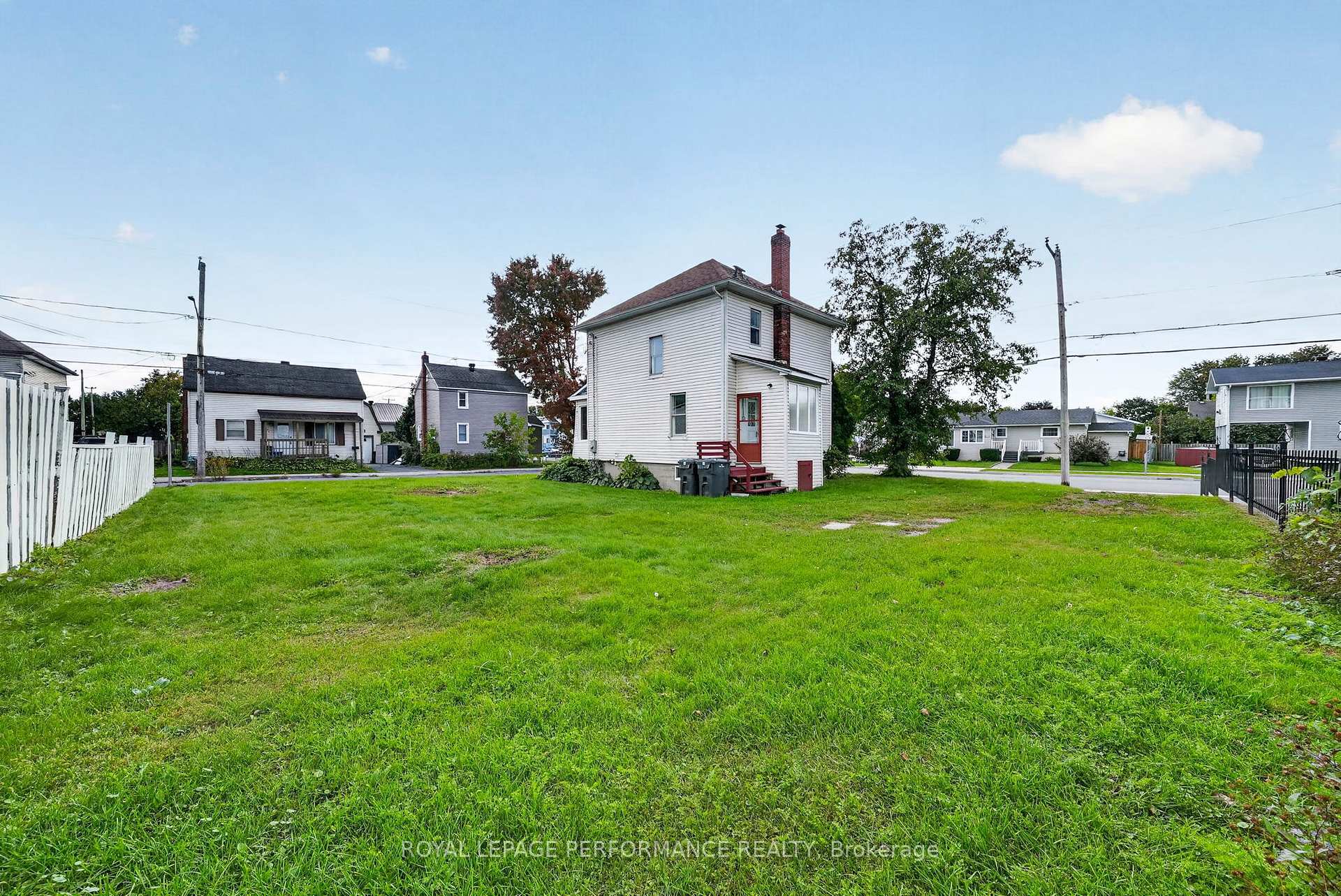 Photo 40 of 139 8th Street W, Cornwall, Cornwall — HOMEH