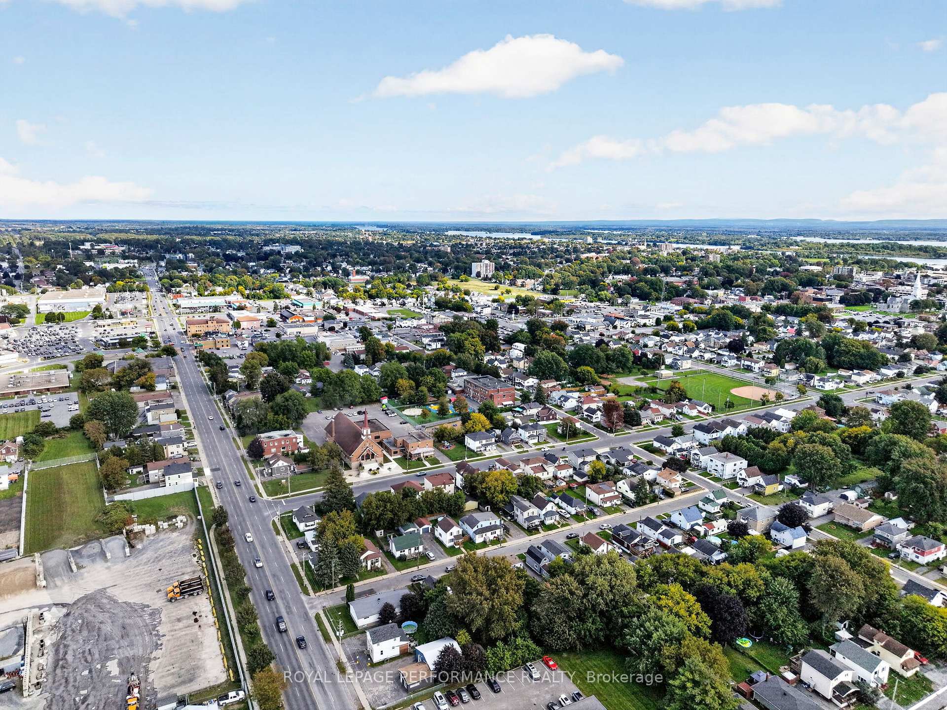 Photo 45 of 139 8th Street W, Cornwall, Cornwall — HOMEH