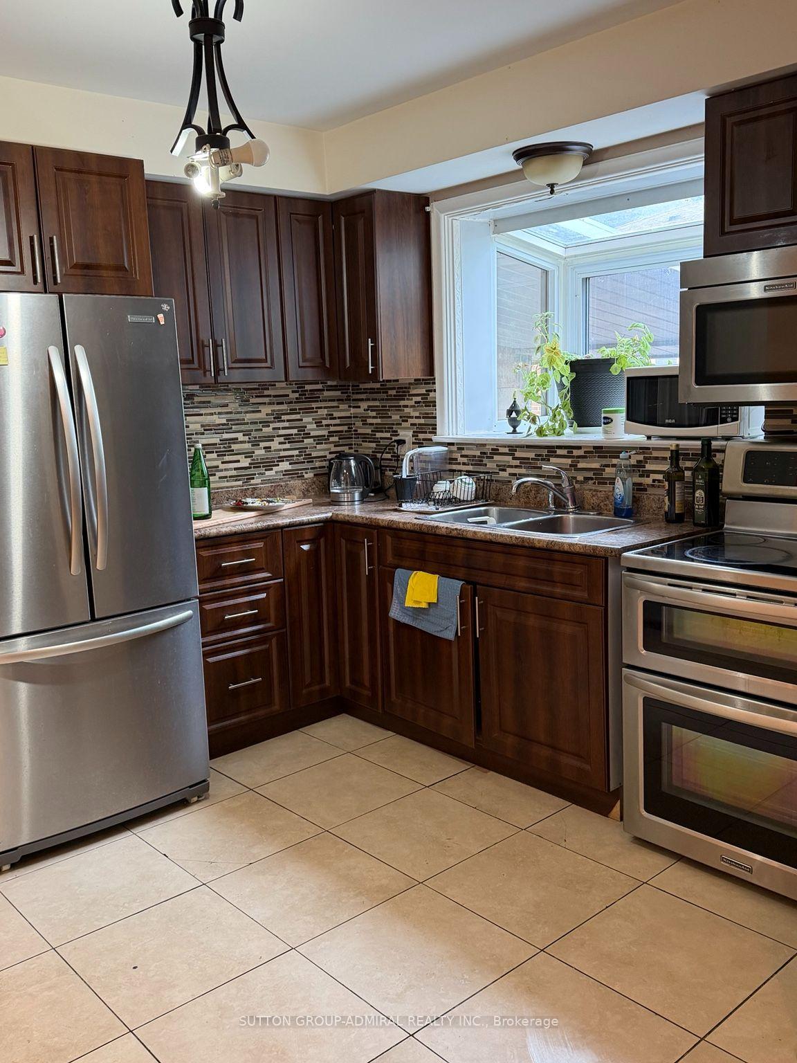 Photo 1 of 237 Zelda Crescent, Richmond Hill, Crosby — HOMEH