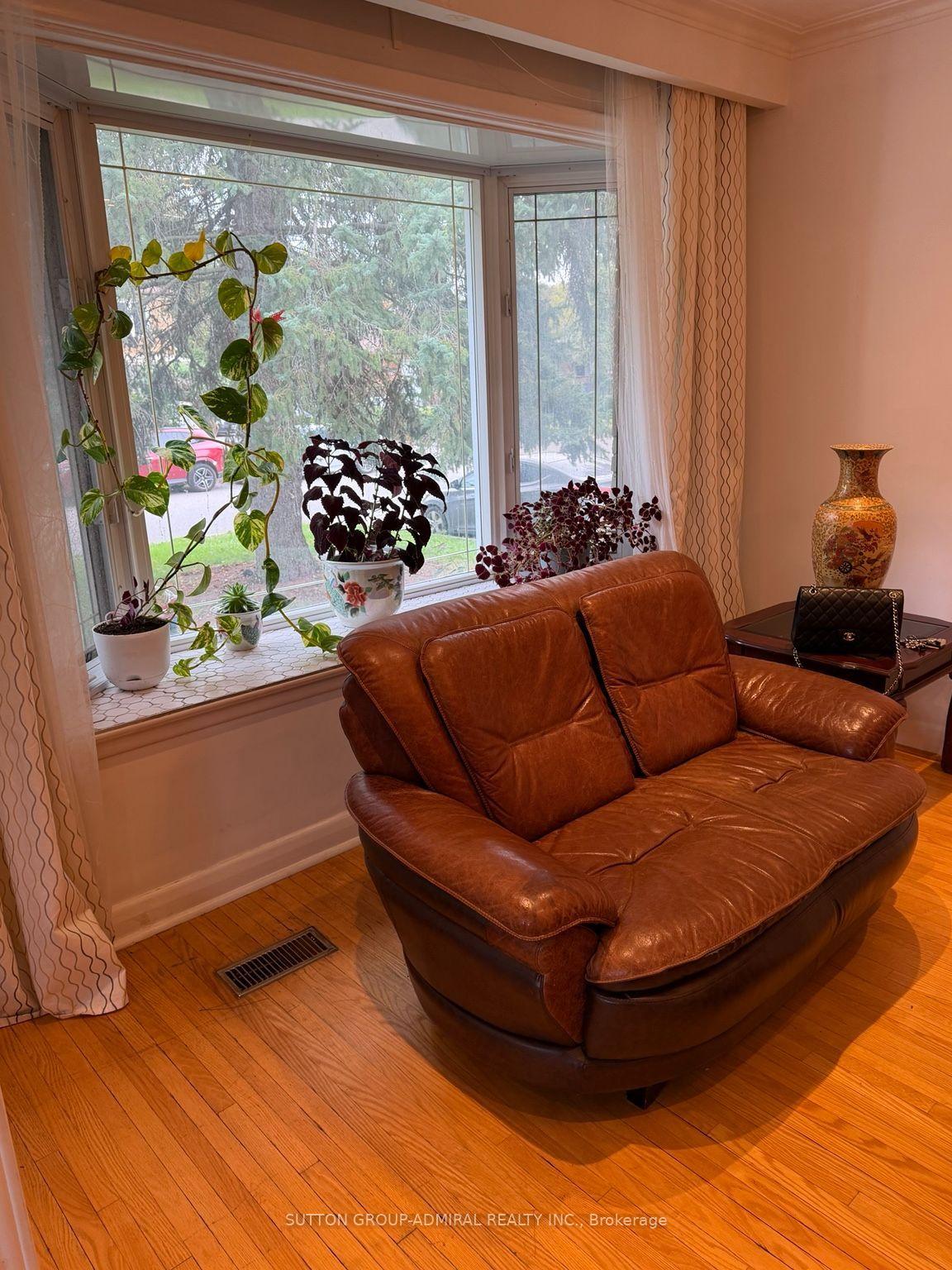 Photo 7 of 237 Zelda Crescent, Richmond Hill, Crosby — HOMEH