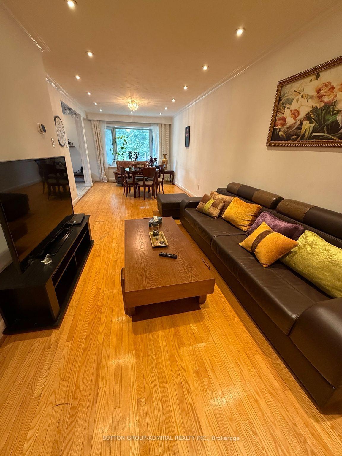 Photo 12 of 237 Zelda Crescent, Richmond Hill, Crosby — HOMEH