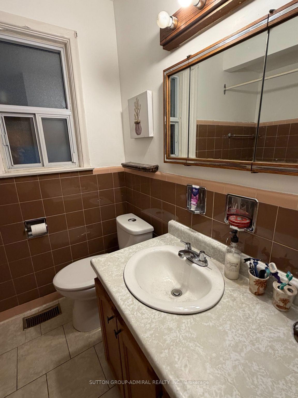 Photo 17 of 237 Zelda Crescent, Richmond Hill, Crosby — HOMEH