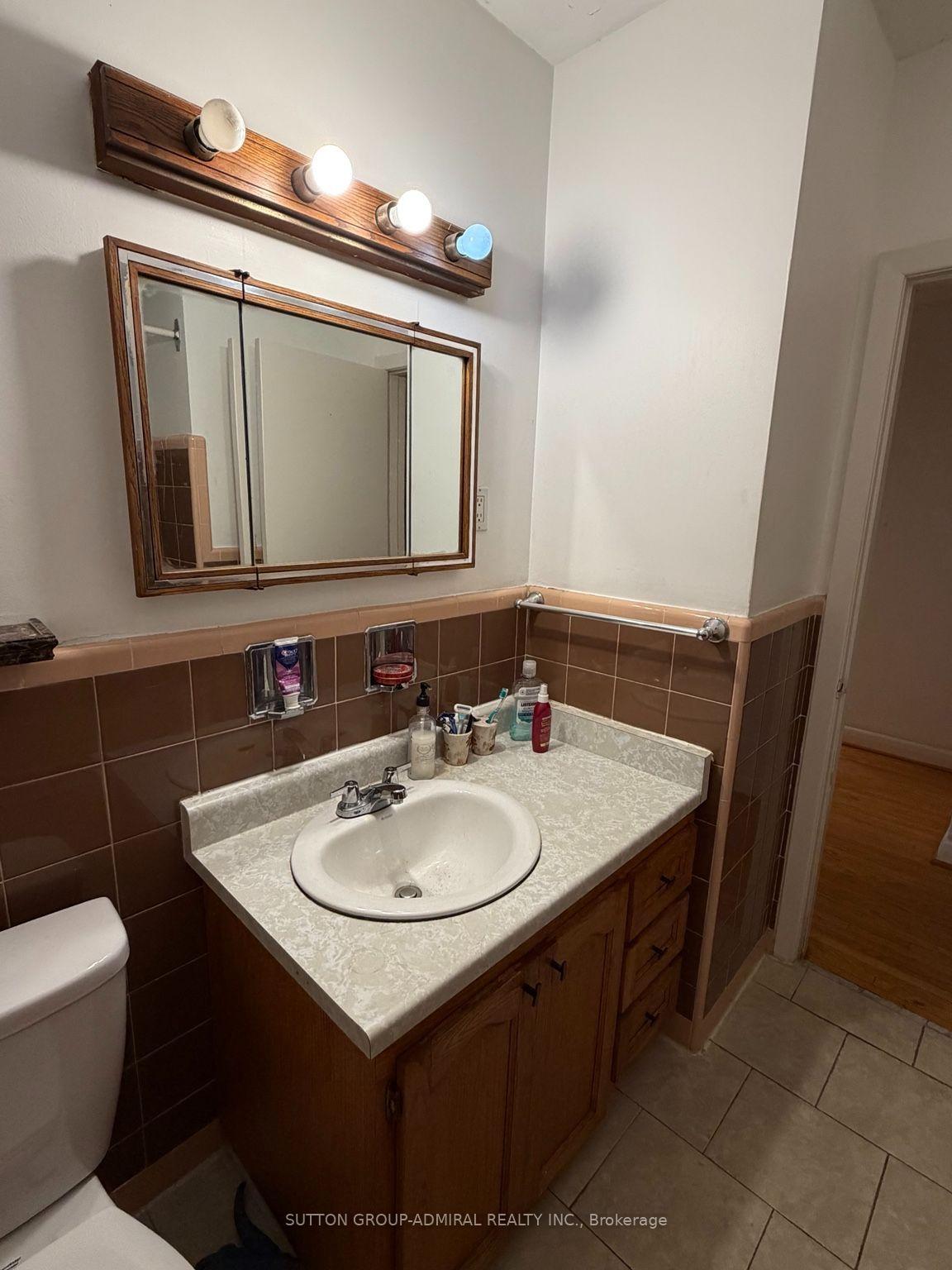 Photo 18 of 237 Zelda Crescent, Richmond Hill, Crosby — HOMEH