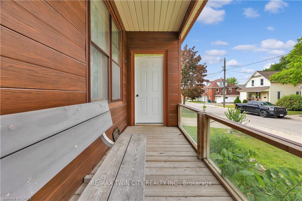 Photo 5 of 43 Henry Street, Kitchener, Cherry Hill — HOMEH