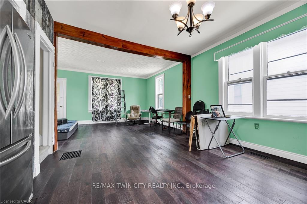 Photo 9 of 43 Henry Street, Kitchener, Cherry Hill — HOMEH