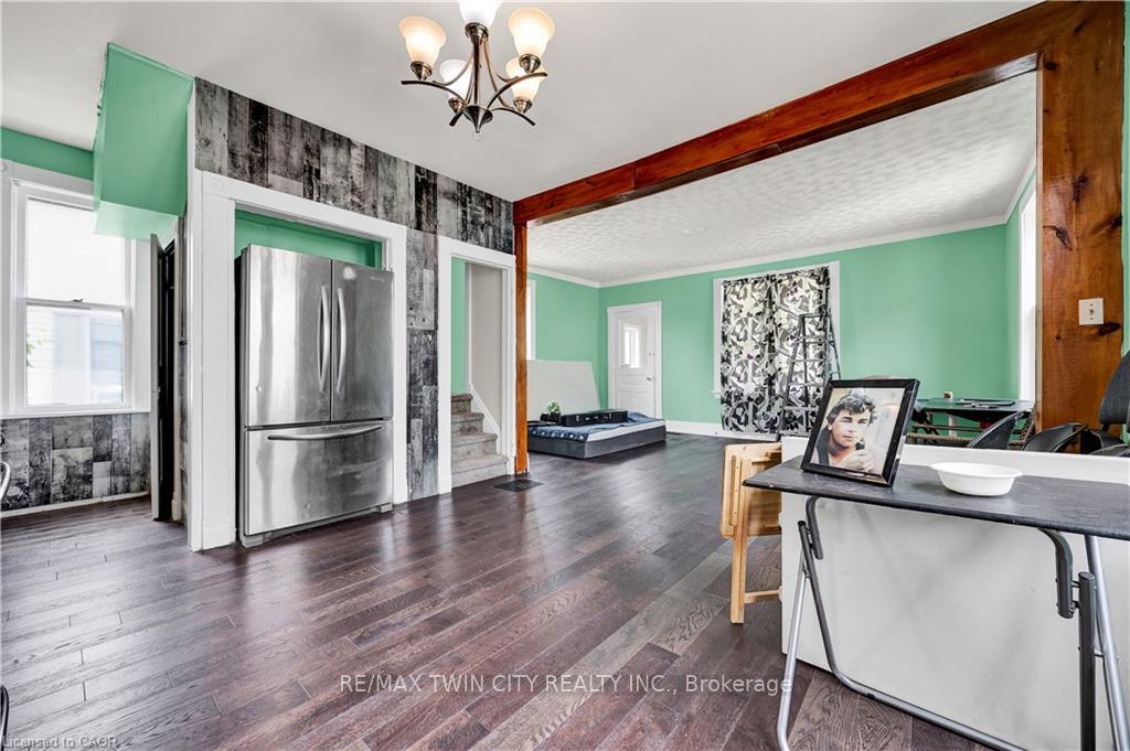 Photo 10 of 43 Henry Street, Kitchener, Cherry Hill — HOMEH