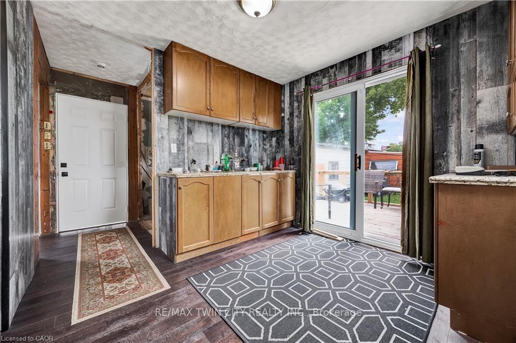 Photo 13 of 43 Henry Street, Kitchener, Cherry Hill — HOMEH