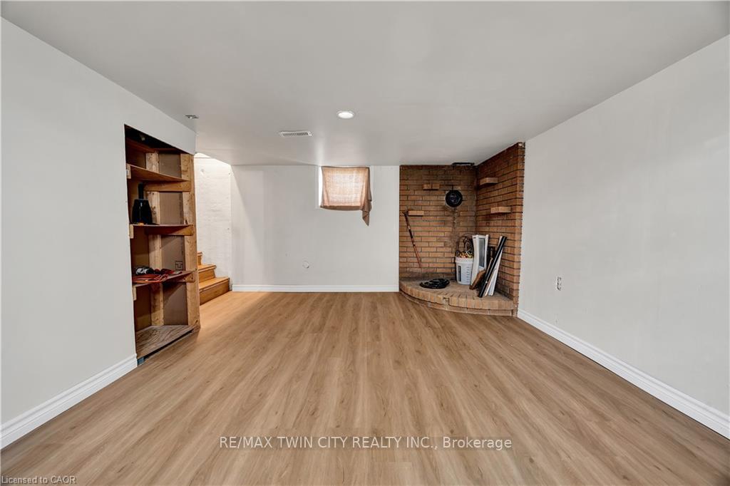 Photo 21 of 43 Henry Street, Kitchener, Cherry Hill — HOMEH