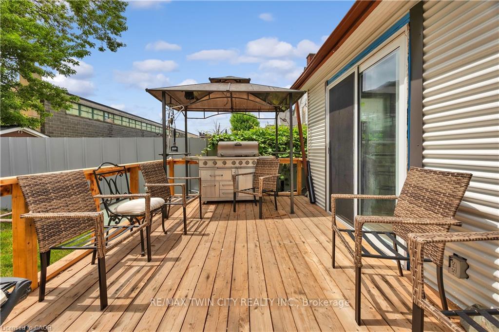 Photo 24 of 43 Henry Street, Kitchener, Cherry Hill — HOMEH