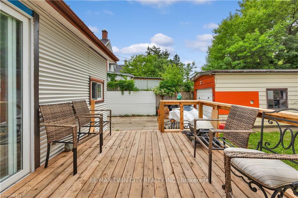 Photo 25 of 43 Henry Street, Kitchener, Cherry Hill — HOMEH