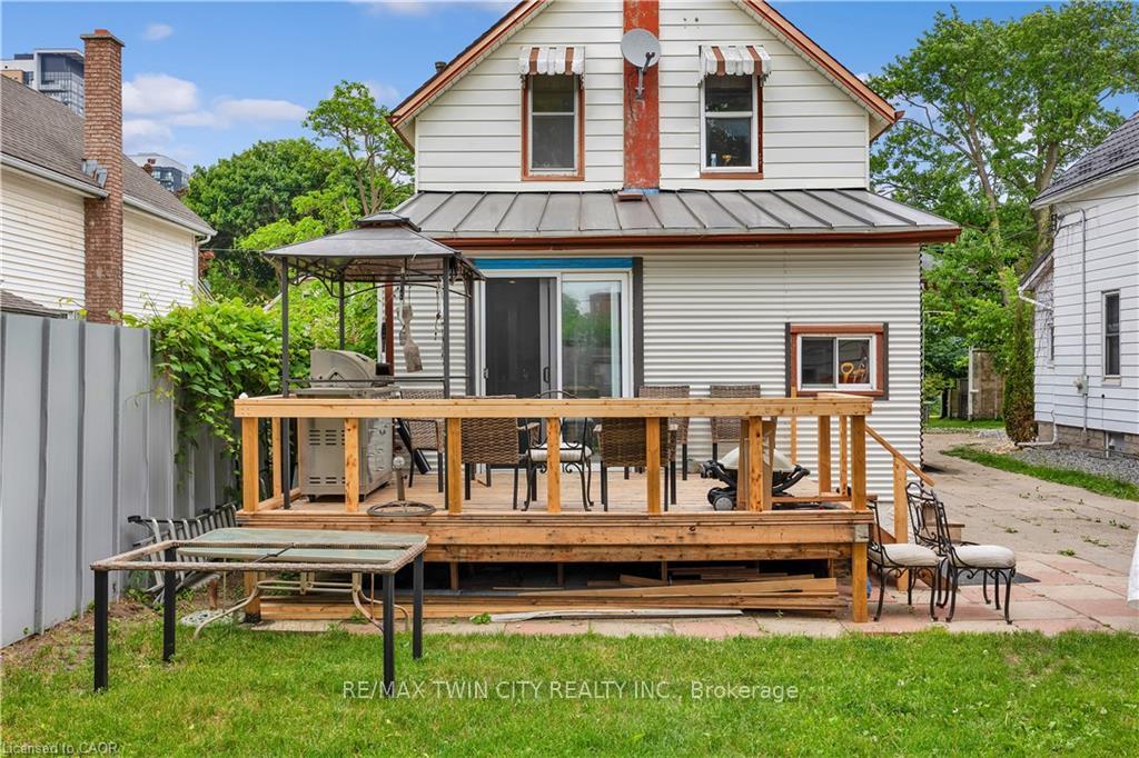 Photo 26 of 43 Henry Street, Kitchener, Cherry Hill — HOMEH