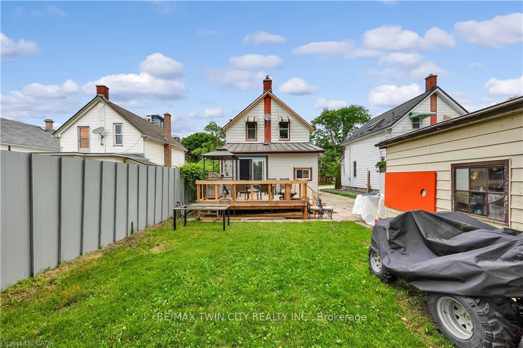 Photo 27 of 43 Henry Street, Kitchener, Cherry Hill — HOMEH