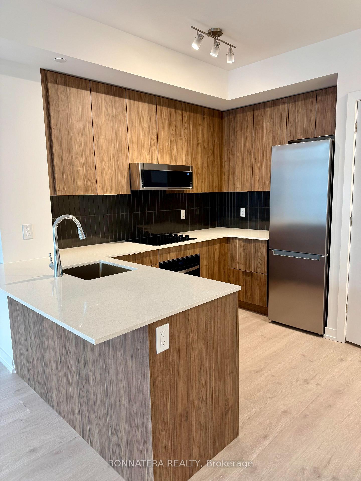 Photo 6 of Unit 248, 2501 Saw Whet Boulevard, Oakville, Glen Abbey — HOMEH