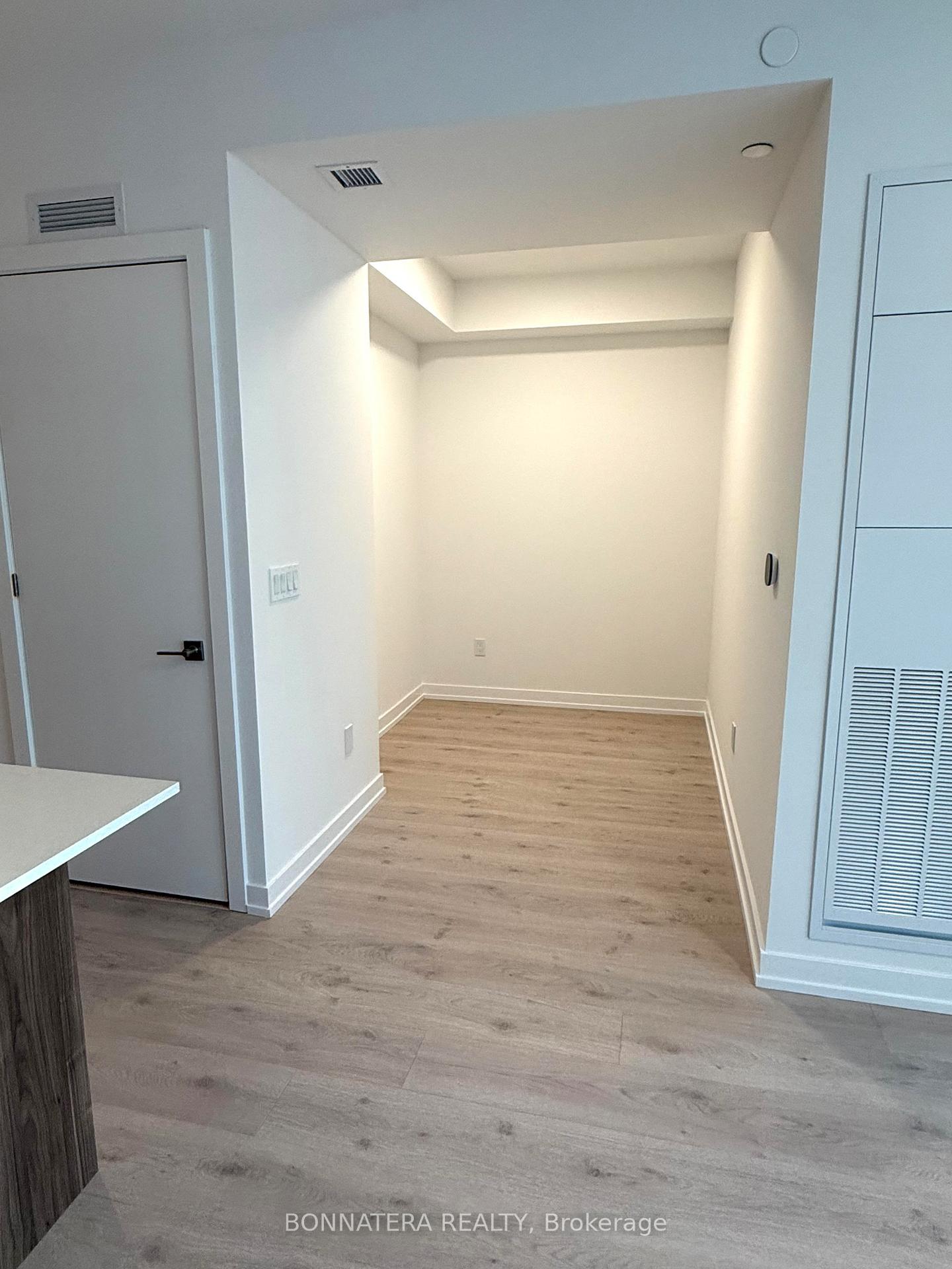 Photo 7 of Unit 248, 2501 Saw Whet Boulevard, Oakville, Glen Abbey — HOMEH